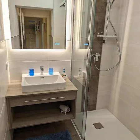 Garten Eden شقة *