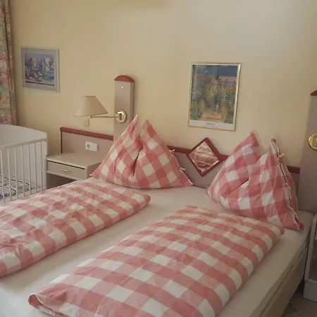 Garten Eden شقة *